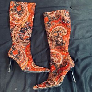 Pointy high healed boots